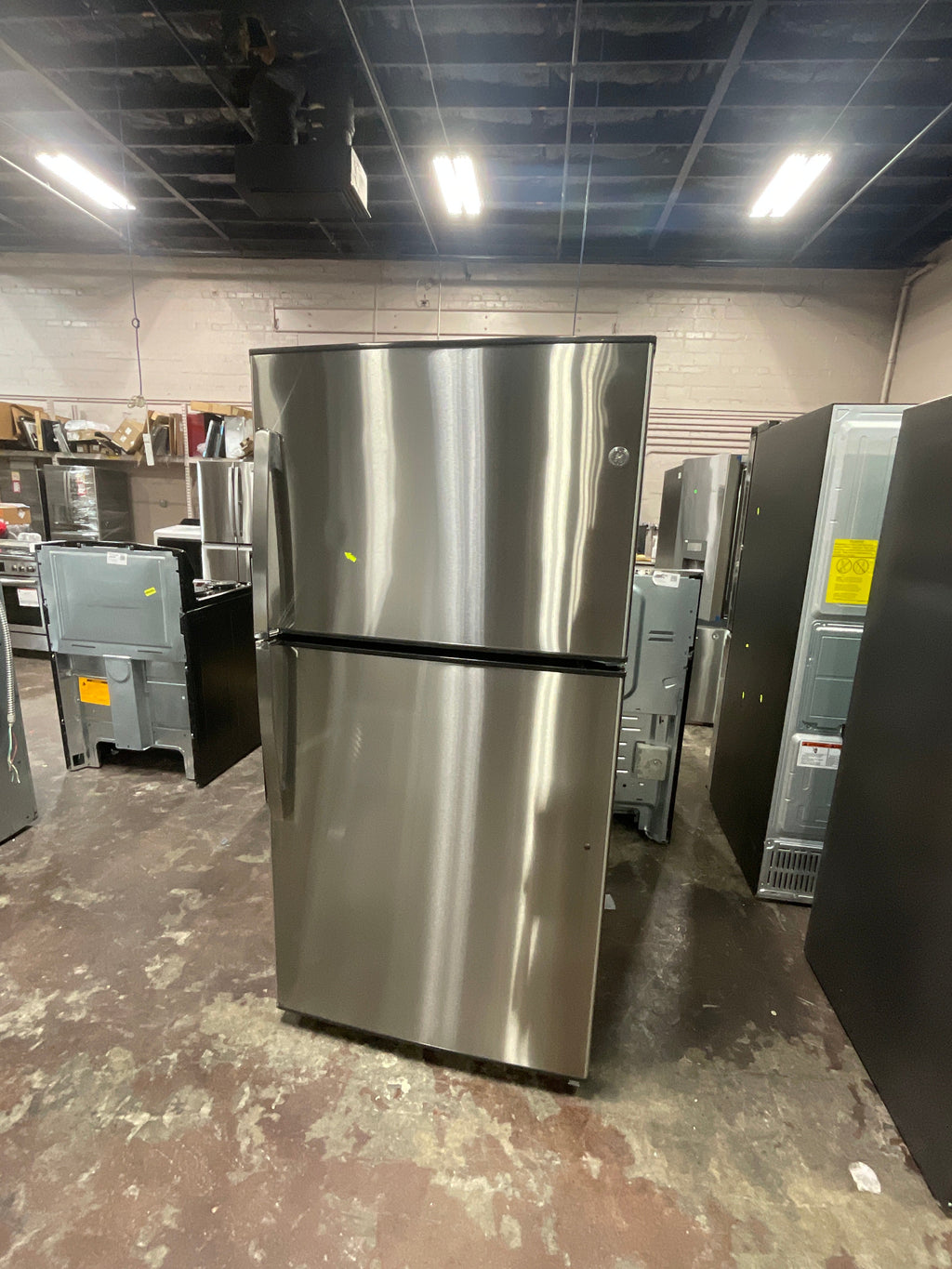 GE® ENERGY STAR® 21.1 Cu. Ft. Top-Freezer Refrigerator