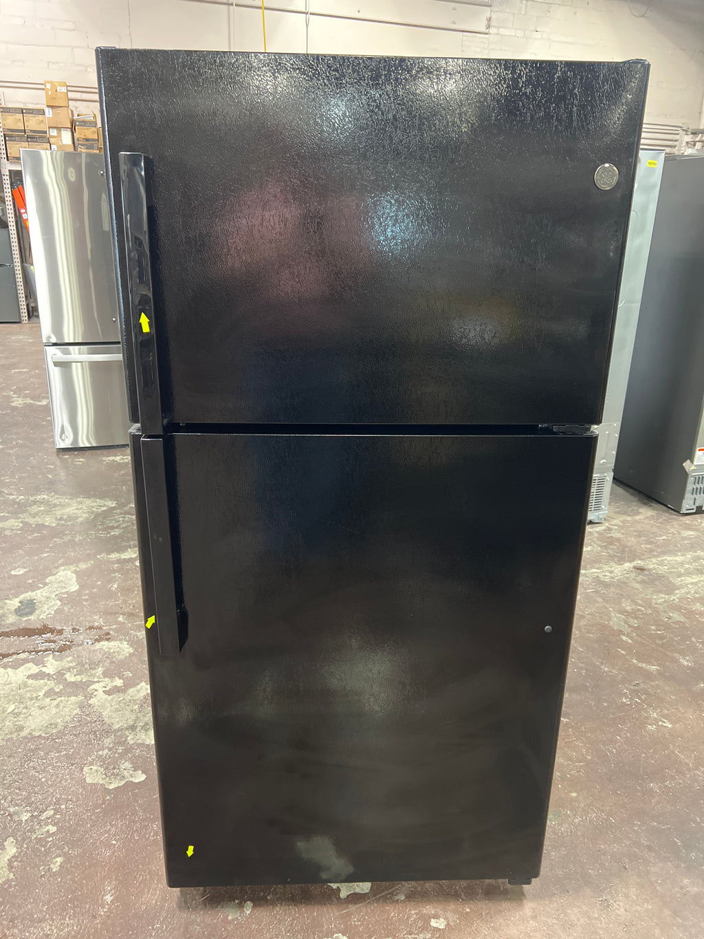 GE® ENERGY STAR® 21.9 Cu. Ft. Top-Freezer Refrigerator