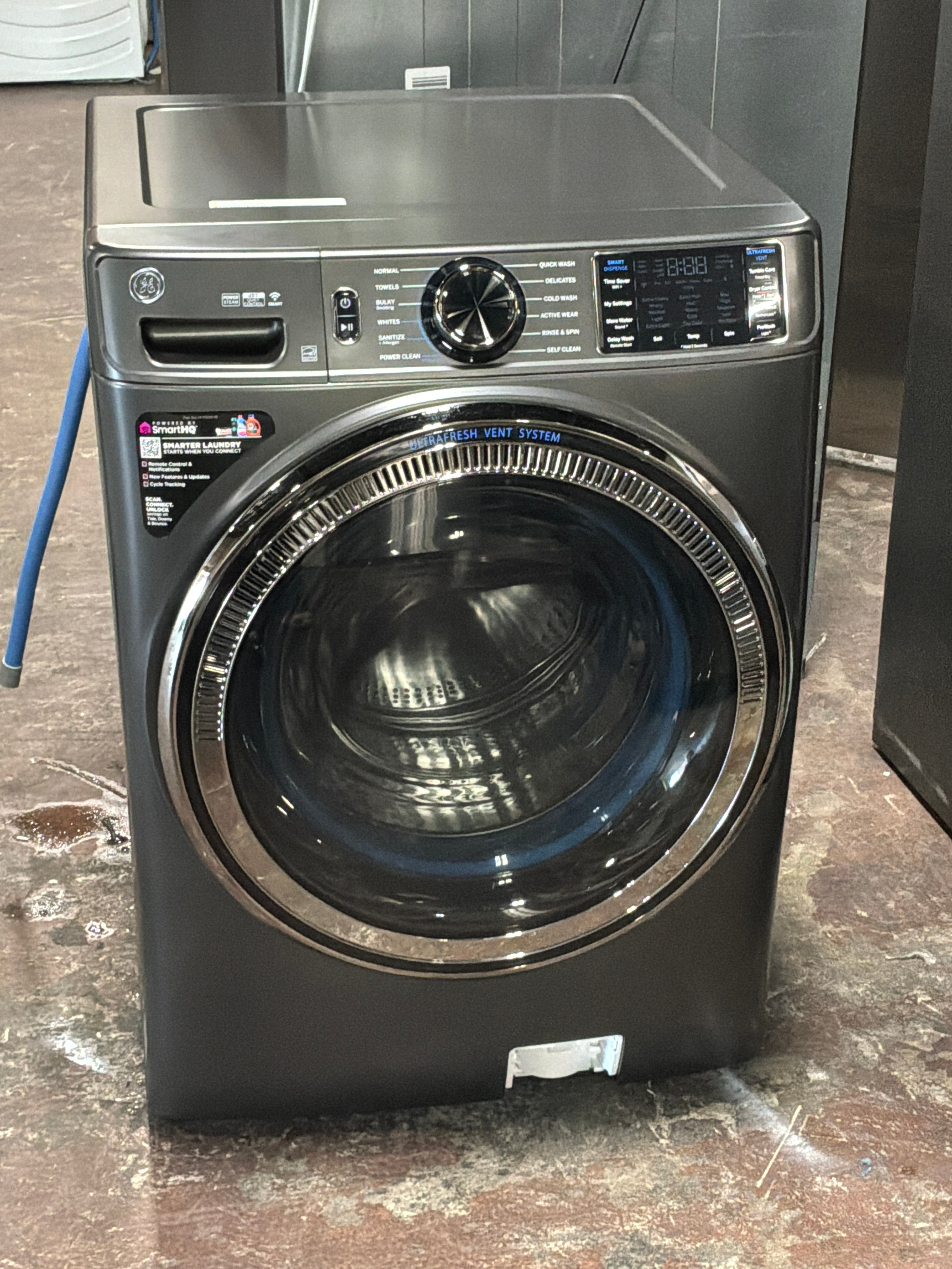 GE® ENERGY STAR® 5.0 cu. ft. Capacity Smart Front Load Steam Washer with SmartDispense™ UltraFresh Vent System with OdorBlock™ and Steam