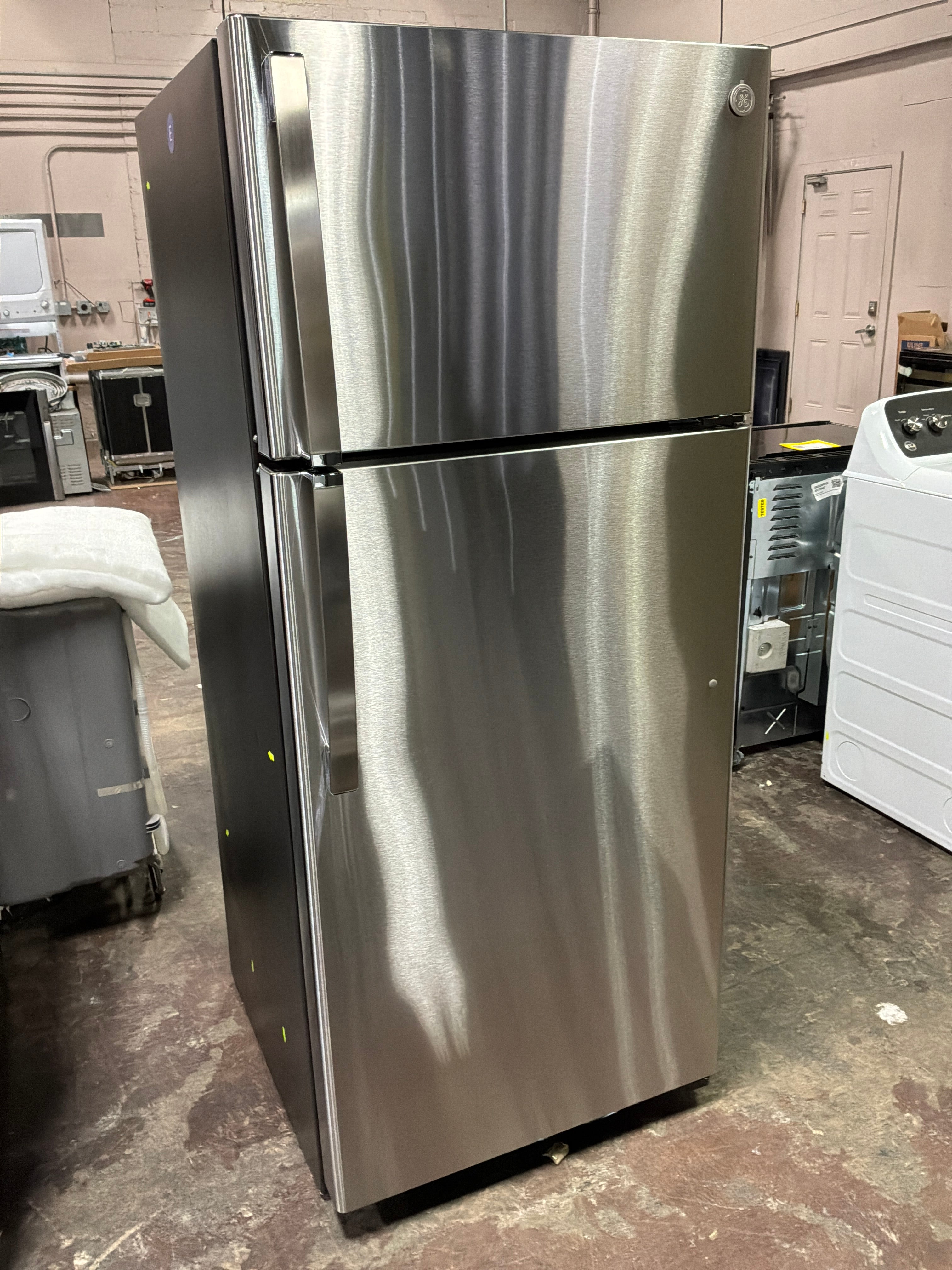 GE GE® ENERGY STAR® 17.5 Cu. Ft. Top-Freezer Refrigerator