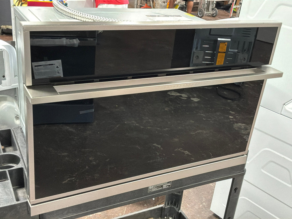 Monogram 30" Minimalist Five-in-One Wall Oven with 240V Advantium® Technology