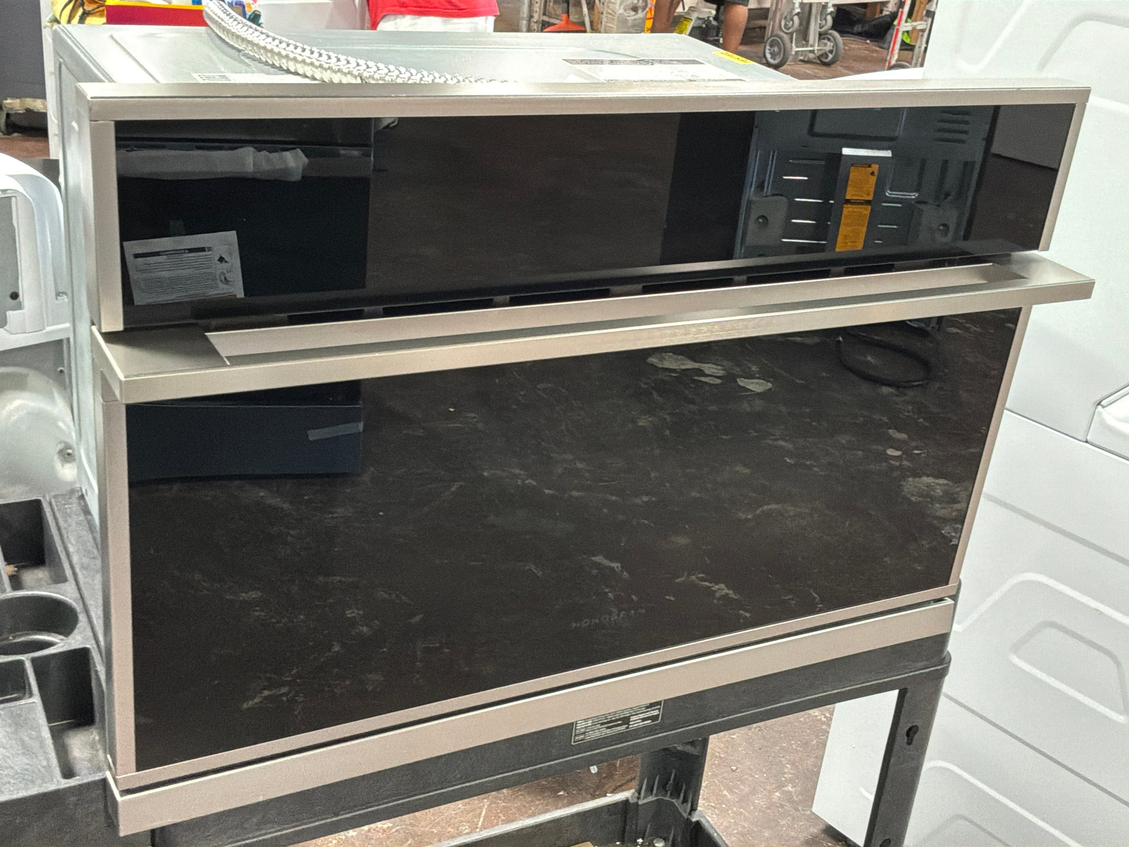 Monogram 30" Minimalist Five-in-One Wall Oven with 240V Advantium® Technology