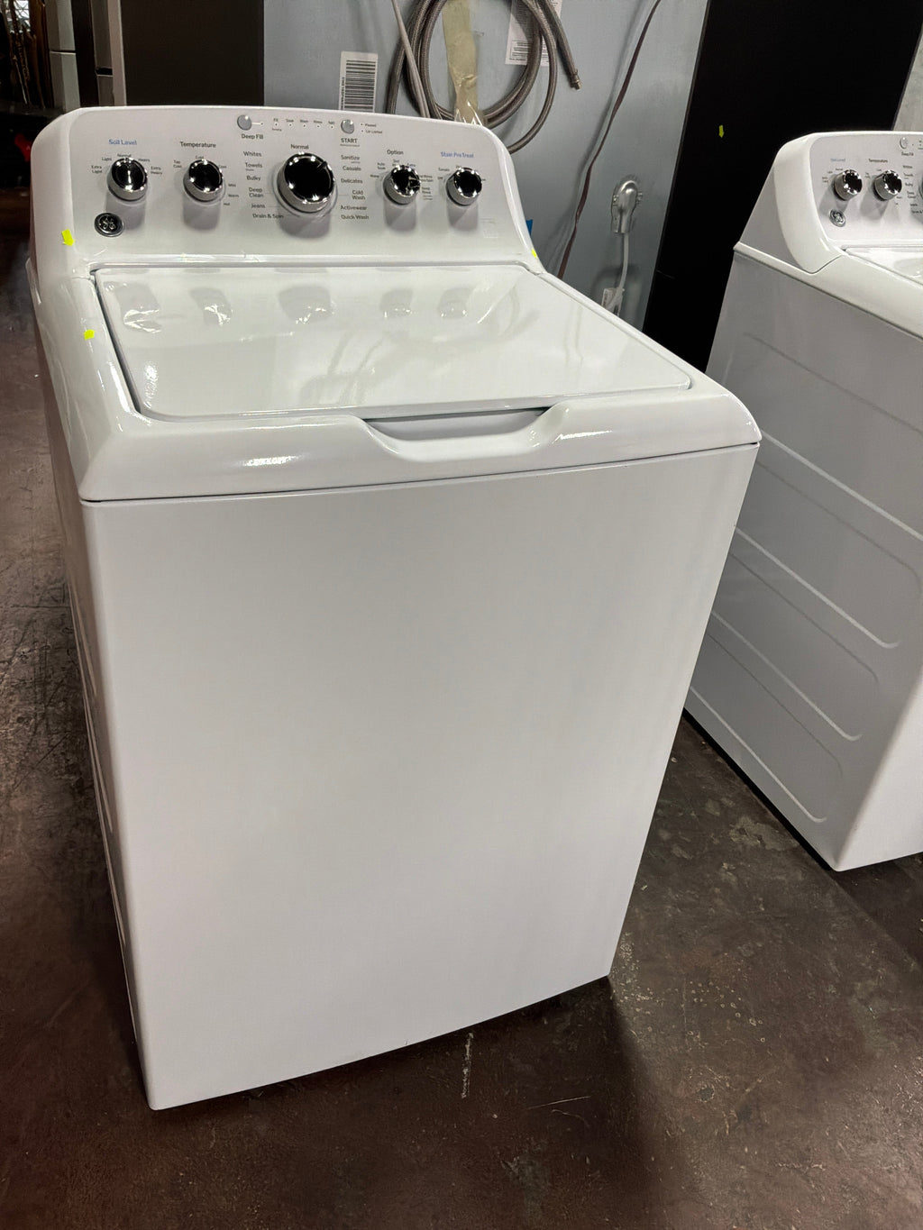 GE GE® ENERGY STAR® 4.6 cu. ft. Capacity Washer with Stainless Steel Basket and Stain PreTreat