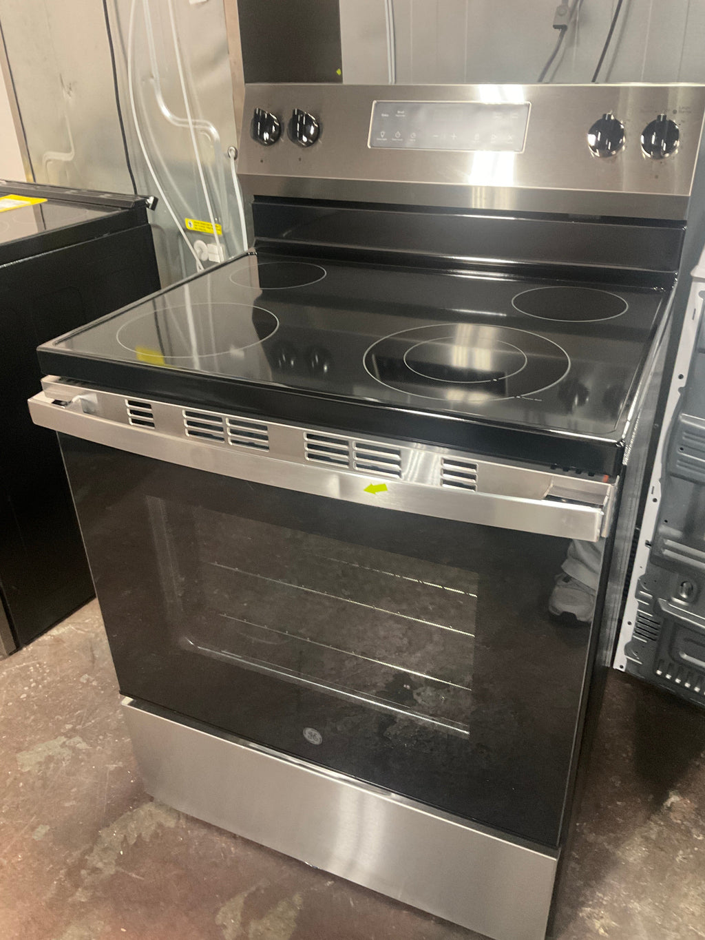 GE GE® ENERGY STAR® 30" Free-Standing Electric Range