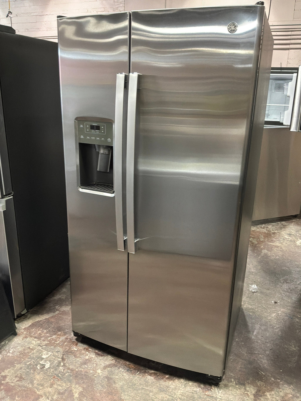 GE® ENERGY STAR® 25.3 Cu. Ft. Side-By-Side Refrigerator