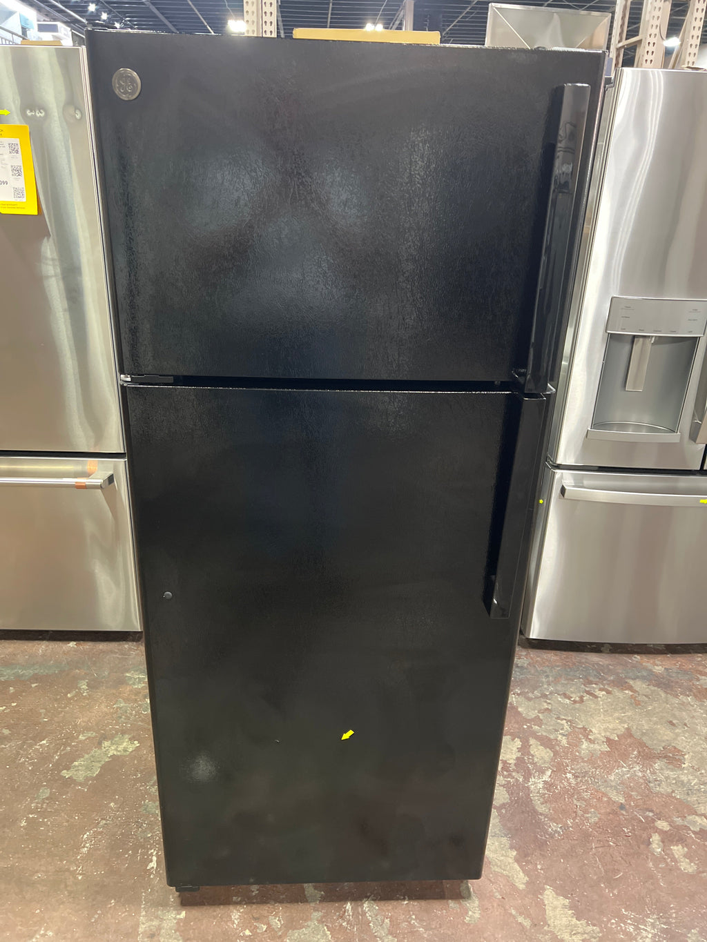 GE GE® ENERGY STAR® 17.5 Cu. Ft. Top-Freezer Refrigerator