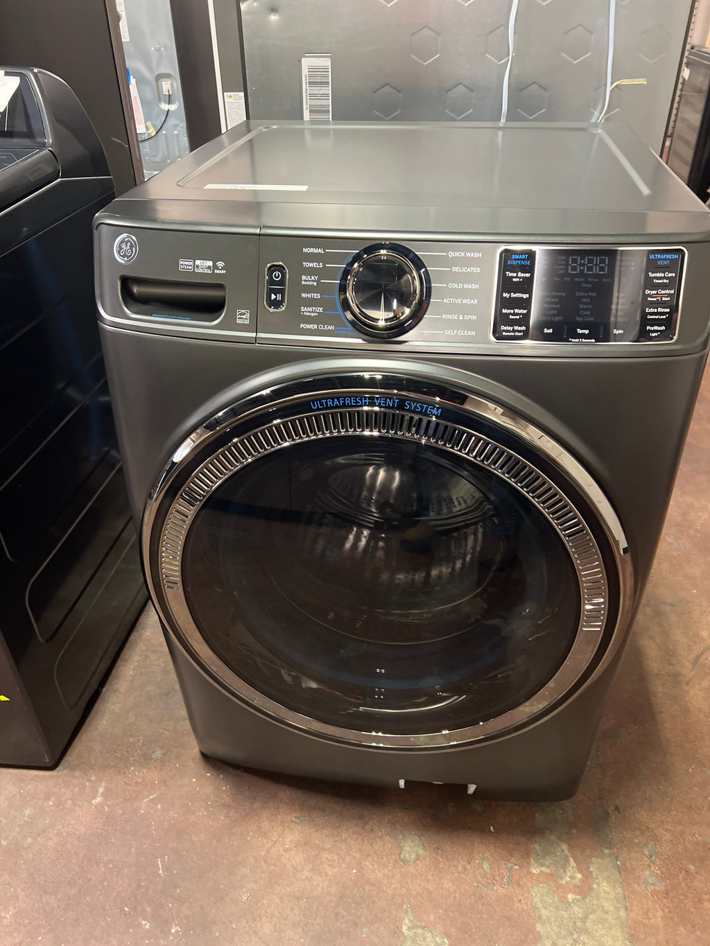 GE® ENERGY STAR® 5.0 cu. ft. Capacity Smart Front Load Steam Washer with SmartDispense™ UltraFresh Vent System with OdorBlock™ and Steam