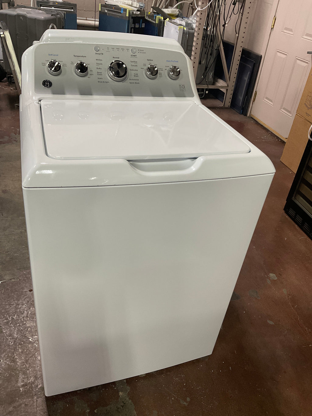 GE GE® ENERGY STAR® 4.6 cu. ft. Capacity Washer with Stainless Steel Basket and Stain PreTreat