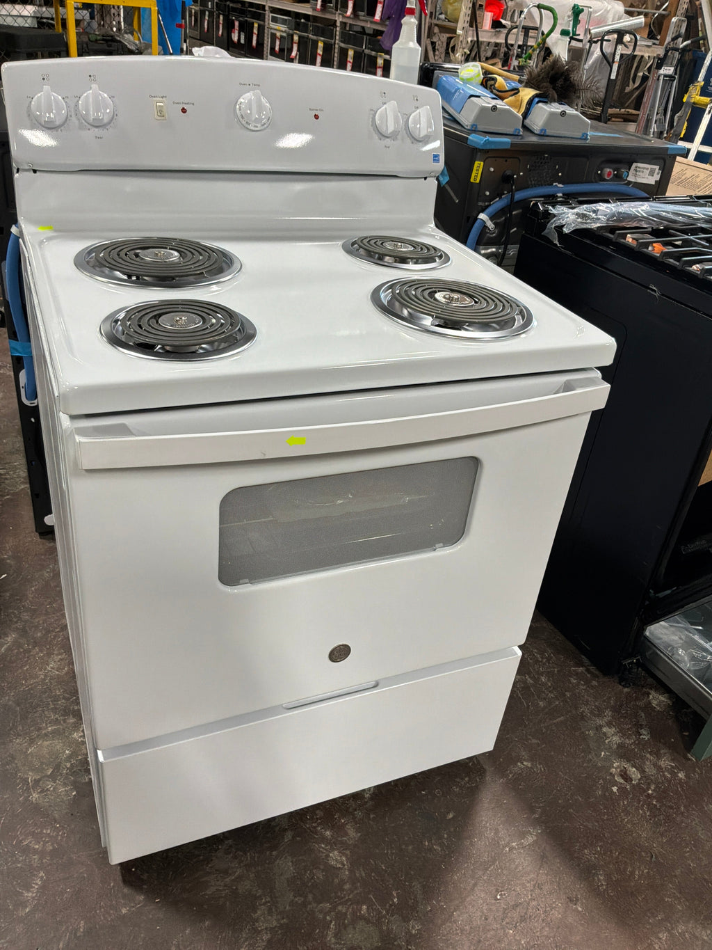 GE® ENERGY STAR® 30" Free-Standing Electric Range