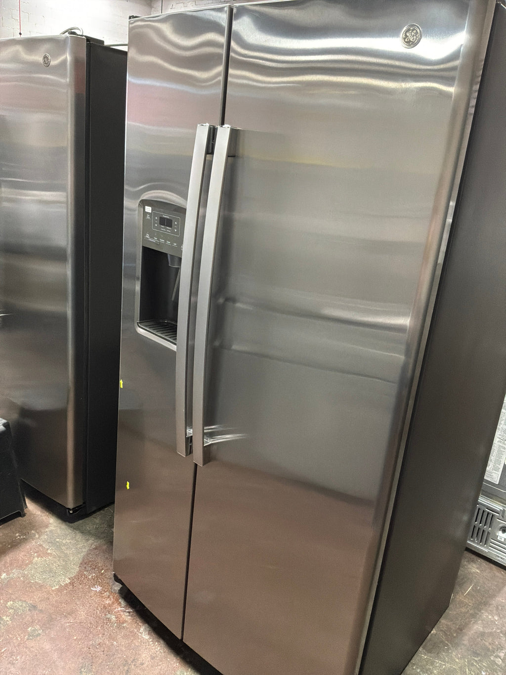 GE 25.3 Cu. Ft. Side-By-Side Refrigerator