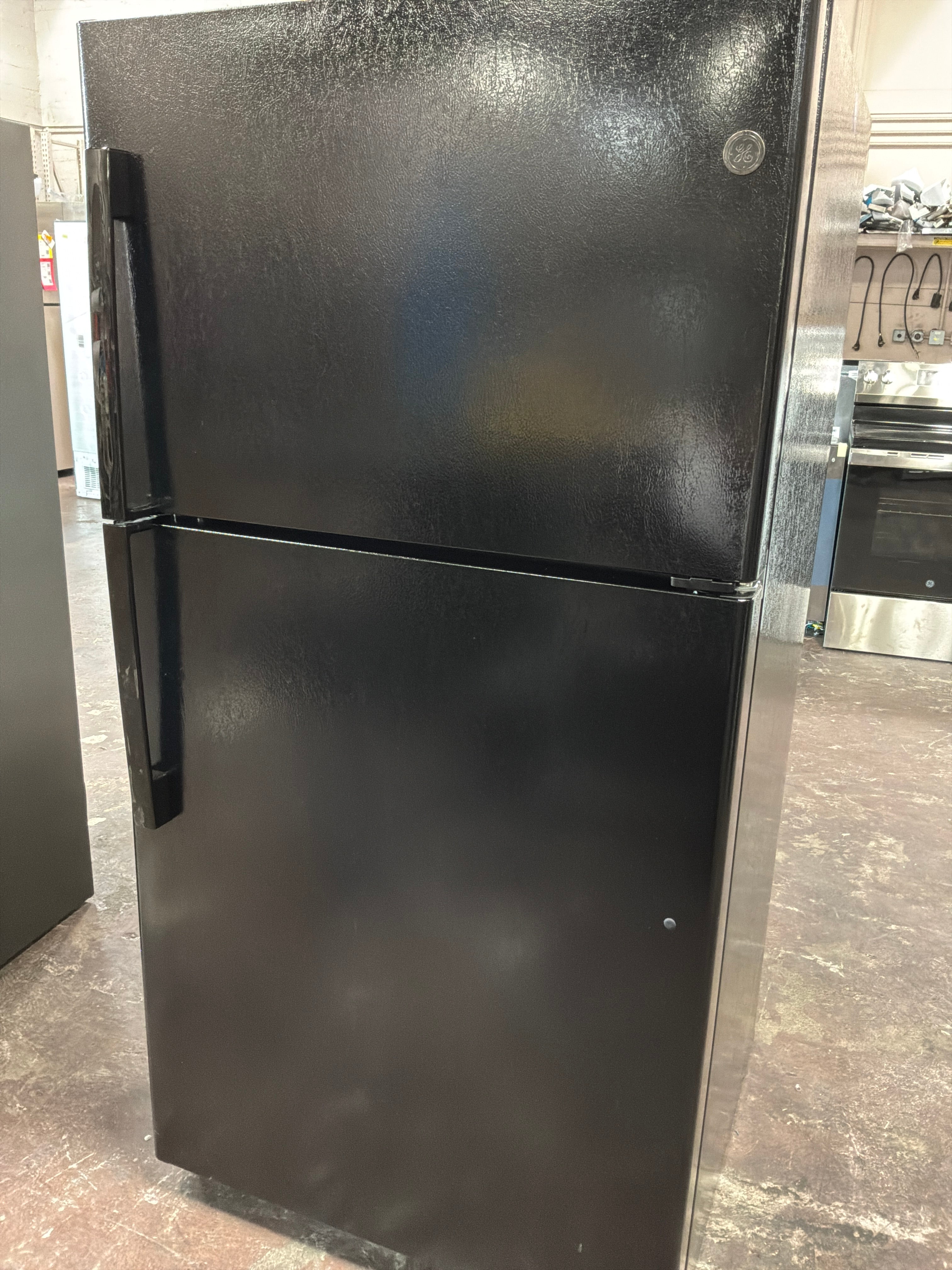 GE® ENERGY STAR® 21.9 Cu. Ft. Top-Freezer Refrigerator