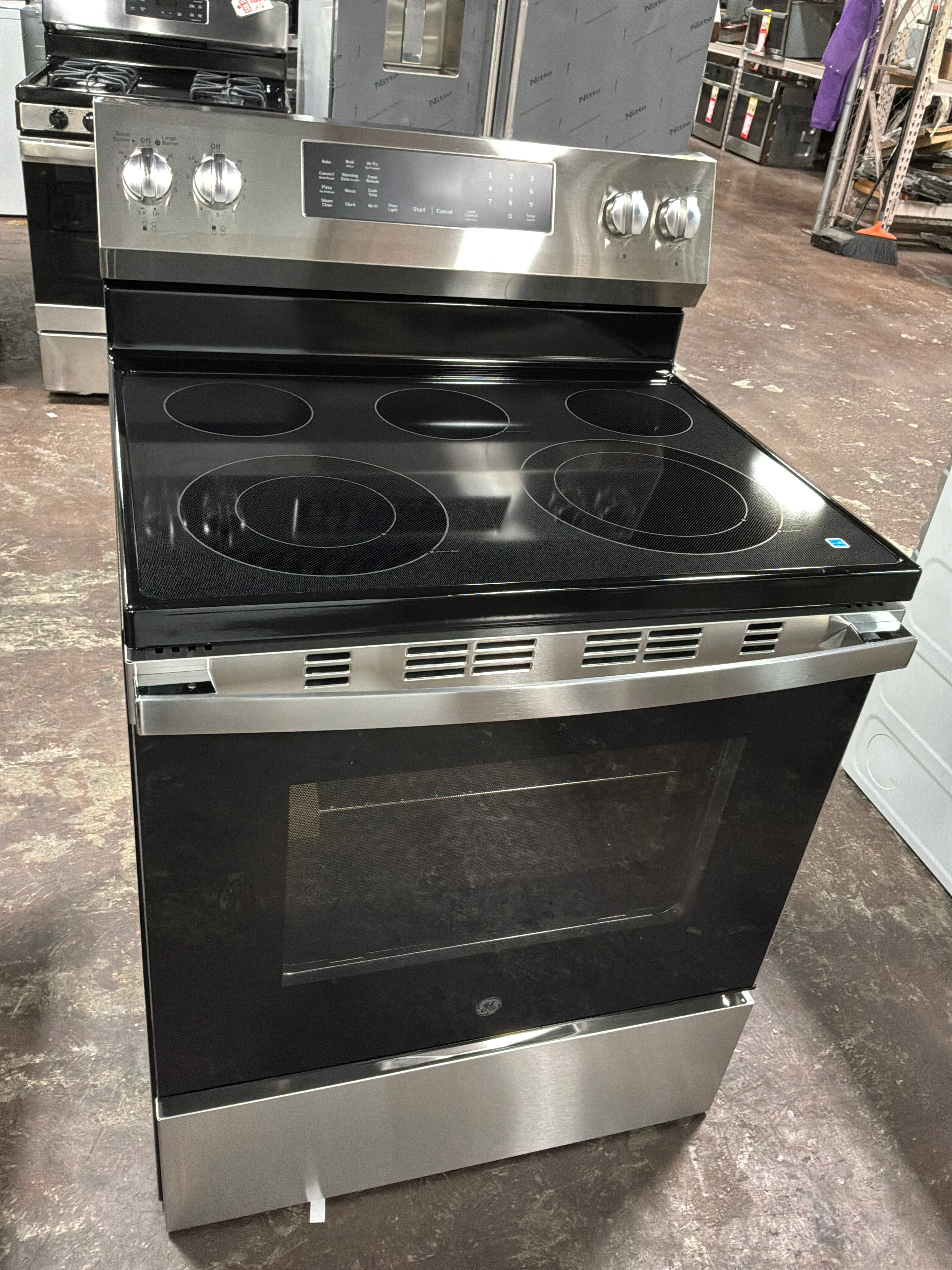 GE® ENERGY STAR® 30" Free-Standing Electric Convection Range with No Preheat Air Fry and EasyWash™ Oven Tray