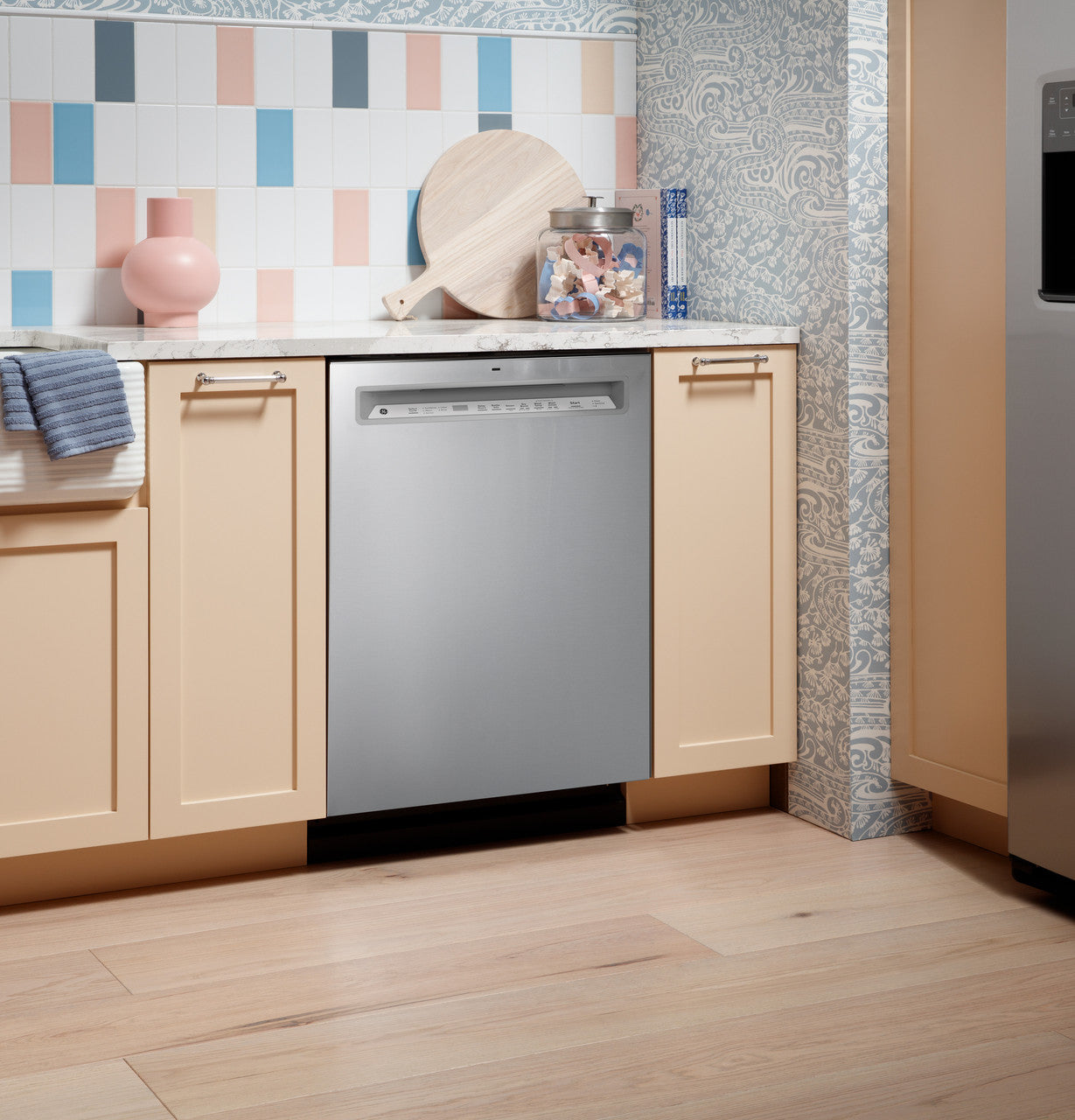 GE GE® ENERGY STAR® Fingerprint Resistant Front Control with Stainless Steel Interior Dishwasher with Sanitize Cycle