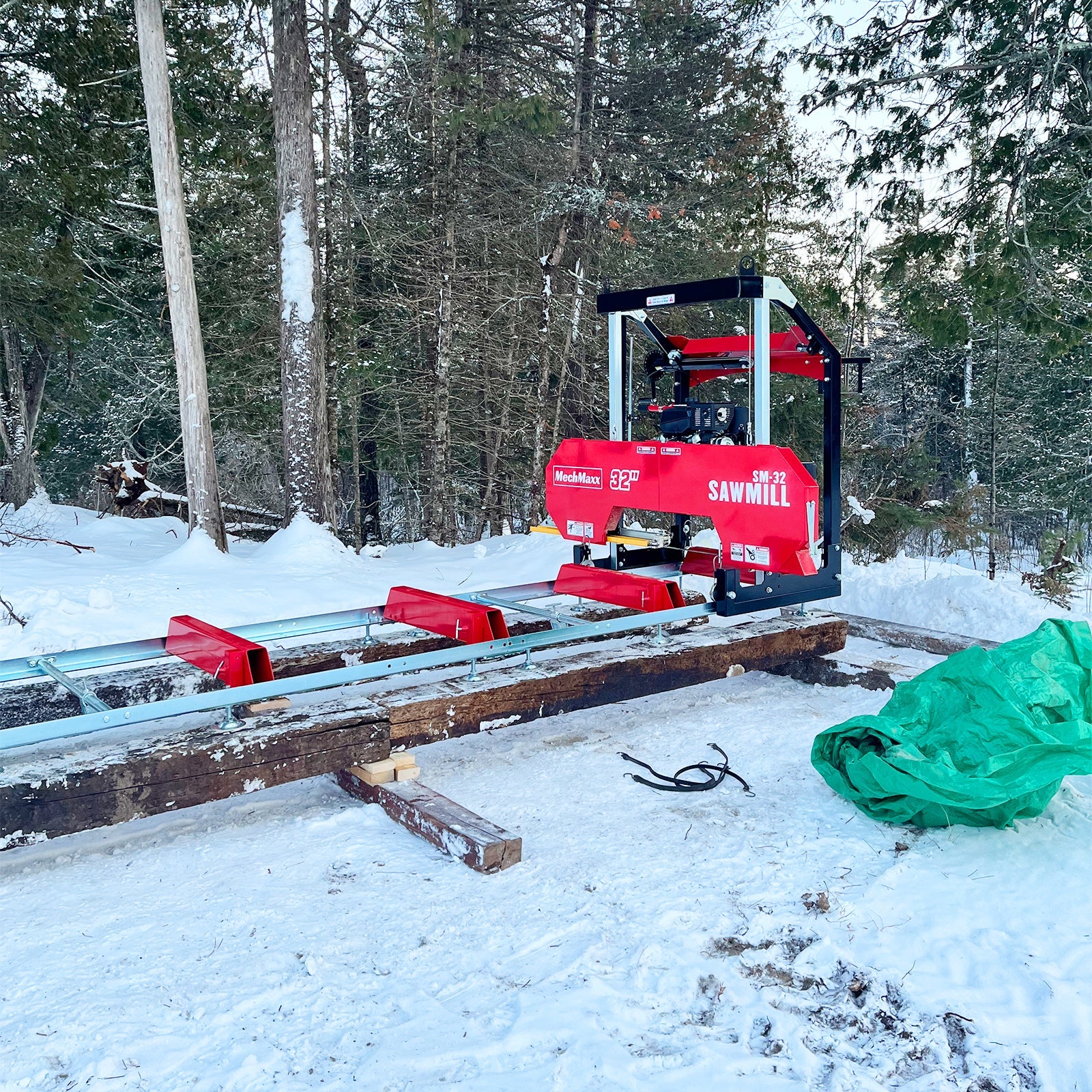 32" Portable Sawmill,  420cc 15HP DUCAR E-Start Gasoline Engine,  29" Board Width,  13' Track Length ,  SM32